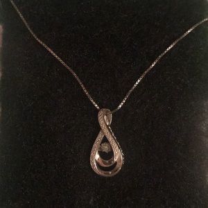 Infinity Flickering Diamond necklace